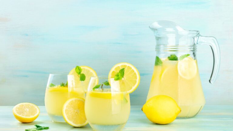 GREEK-TRADITIONAL-LEMONADE